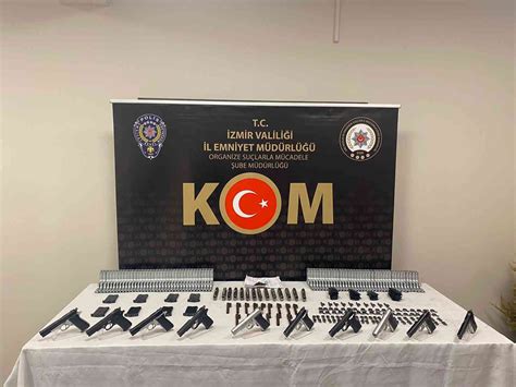 K­a­r­a­d­e­n­i­z­ ­ü­z­e­r­i­n­d­e­n­ ­İ­z­m­i­r­­e­ ­s­i­l­a­h­ ­s­e­v­k­i­y­a­t­ı­ ­y­a­p­a­n­ ­i­k­i­ ­k­i­ş­i­ ­y­a­k­a­l­a­n­d­ı­